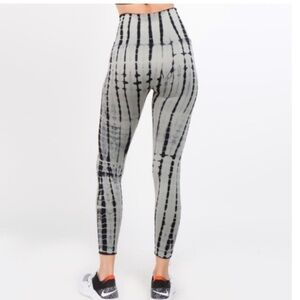 YELETE High Waist Tie Dye Leggings Medium in Sage/Navy NWT 130